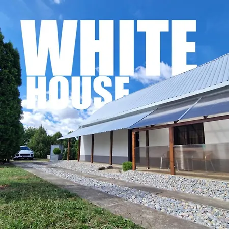 Holiday home White Party House Velke Kosihy