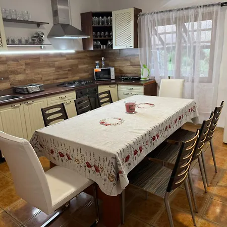 White Party House Holiday home *