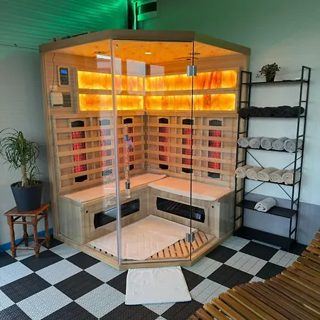 White Party House * Velke Kosihy