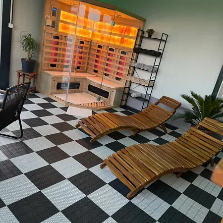 White Party House Holiday home *